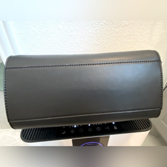 NWOT Charles & Keith black satchel bag, BRAND NEW - Picture 3 of 6